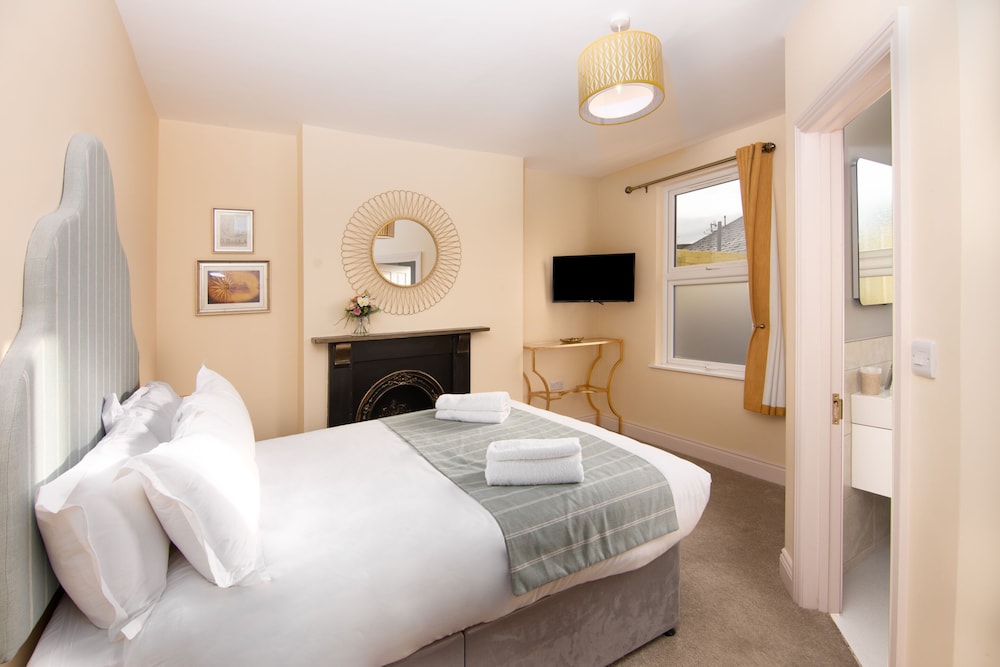 Double Room, Ensuite - Photo 2