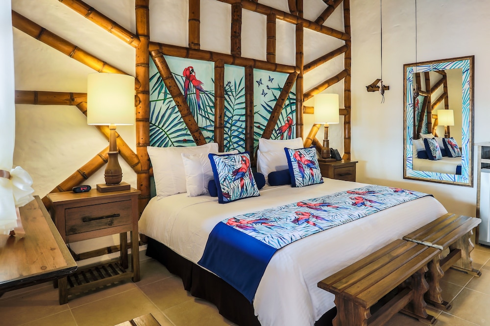Superior Room, 1 King Bed photo 3