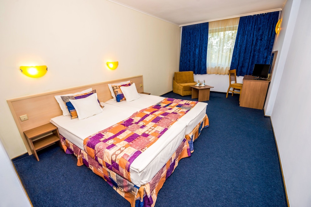Standard Double or Twin Room photo 1