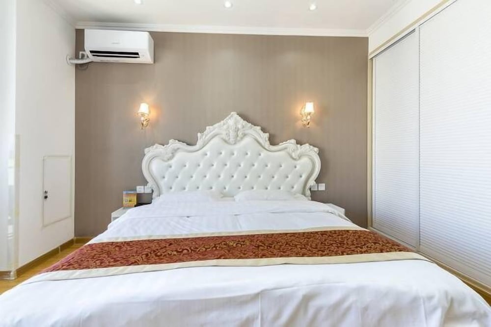 Premium Room, 1 King Bed photo 1