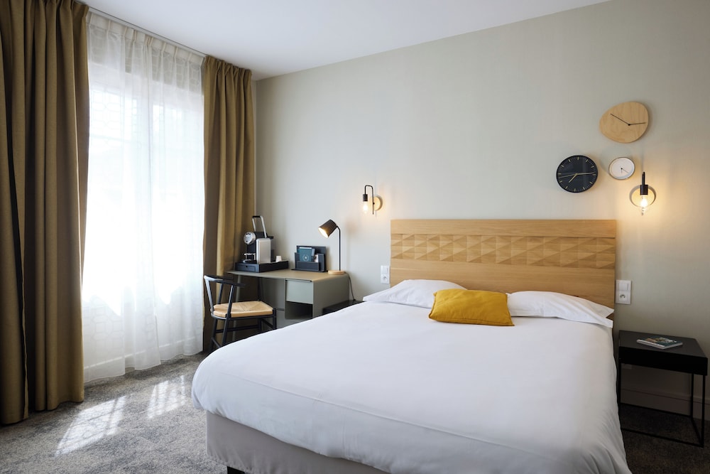 Premium Double Room - Photo 13
