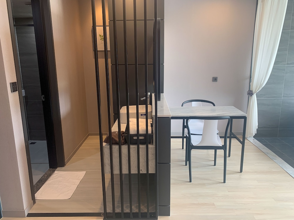 Suite - Photo 6
