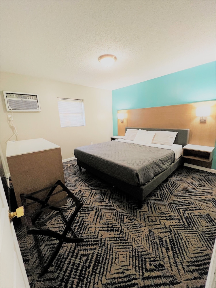Apartment, 1 King Bed, Kitchenette photo 1