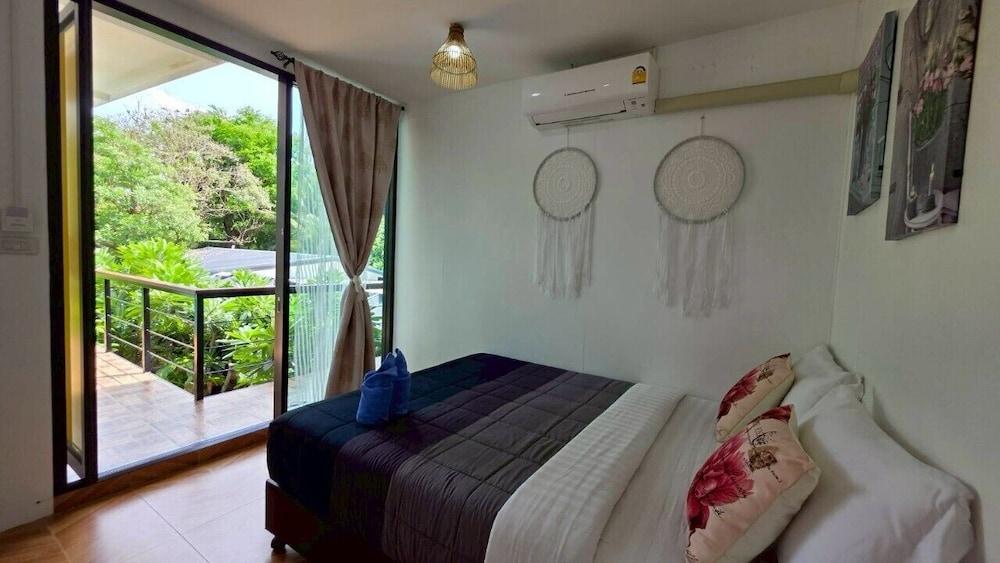 Superior Room, Queen Bed, Garden View photo 2