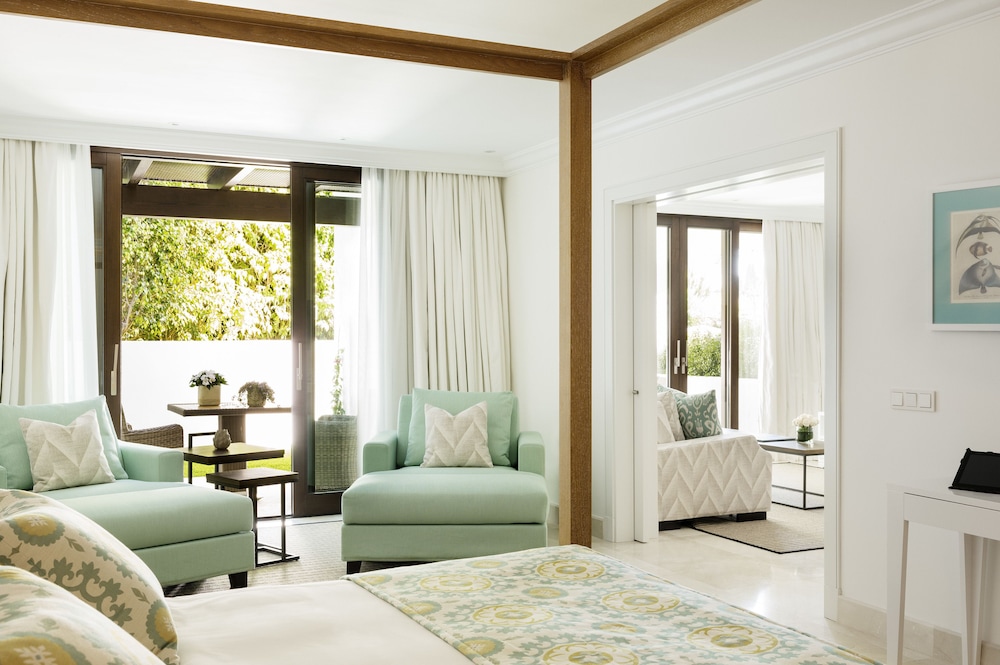 Deluxe Suite (Garden) thumbnail 5