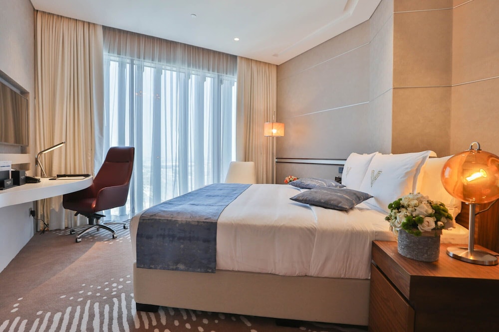 Deluxe Room, 1 King Bed, City View
