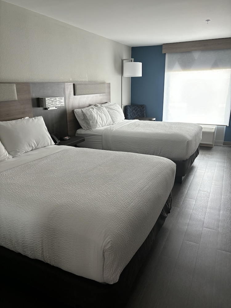 Standard Room, 2 Queen Beds - Photo 1