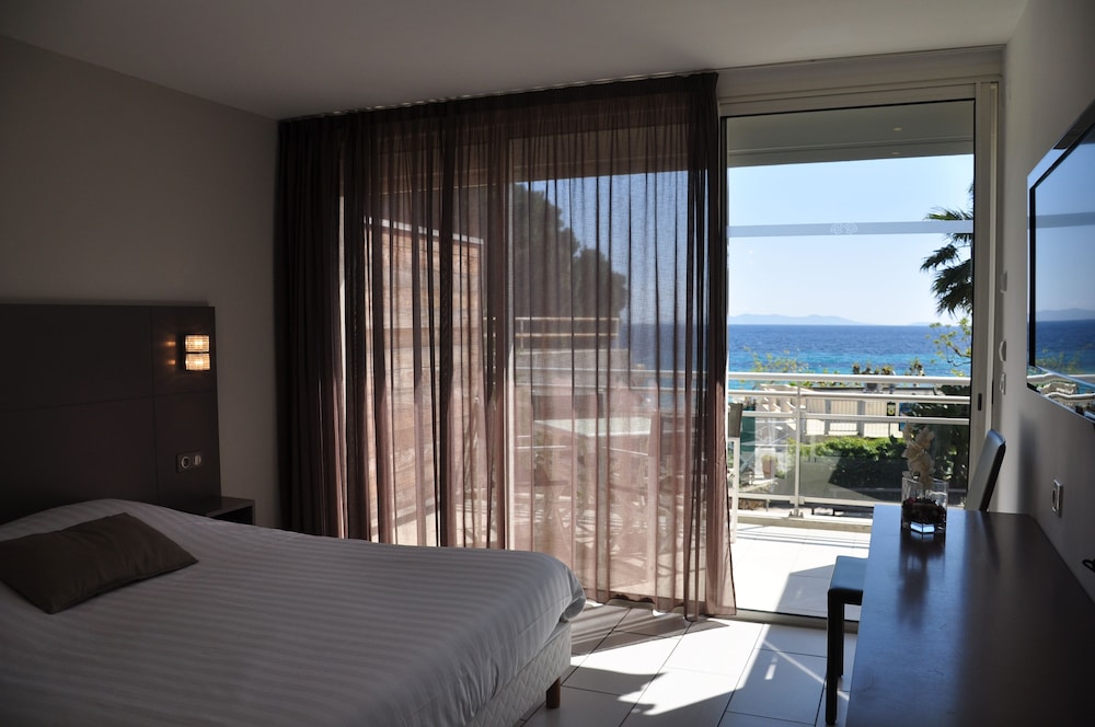 Room, Multiple Beds, Terrace, Sea View