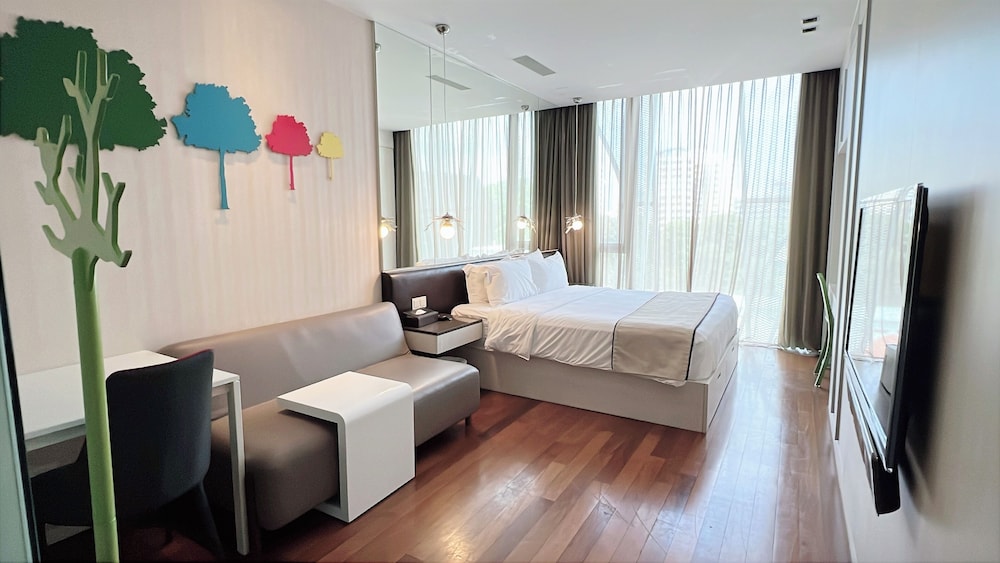 Deluxe King Studio With Sofa photo 2