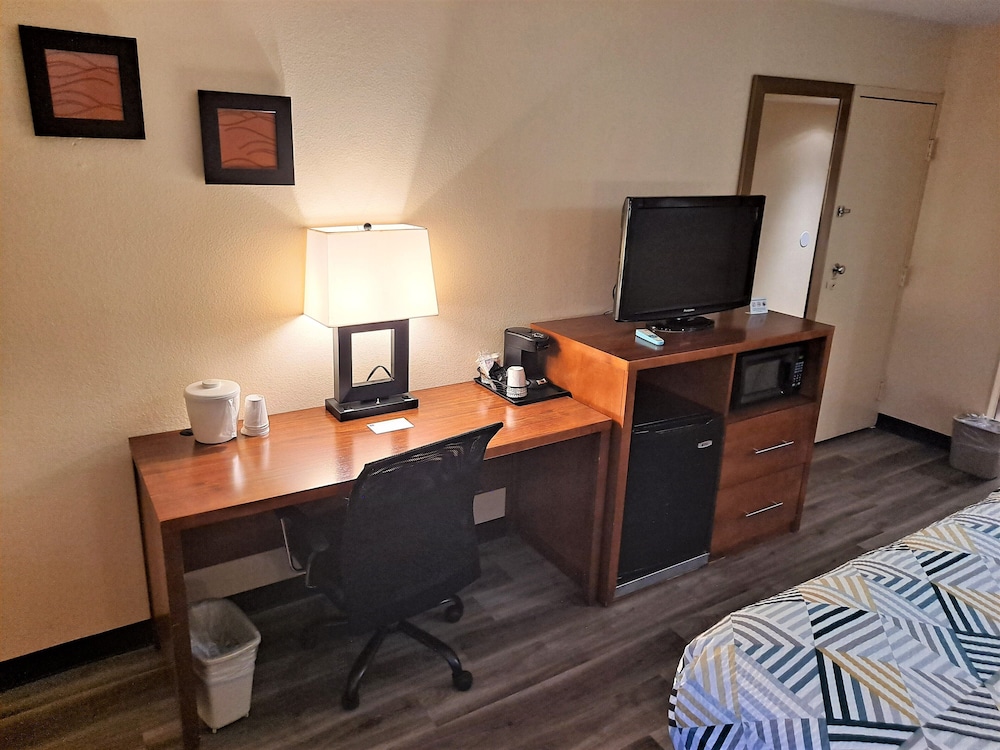 Standard Room, 1 Queen Bed, Accessible, Non Smoking - Photo 2