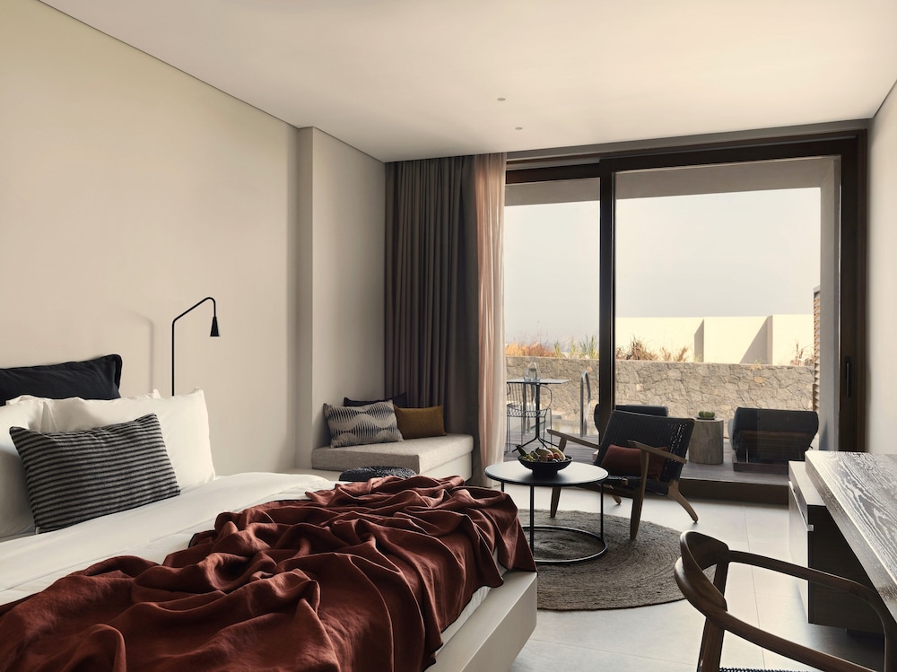 Room, 1 King Bed, Private Pool - Photo 5