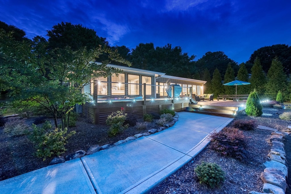 House, Multiple Beds, Lake View (Lake Norman Breakaway) photo 3
