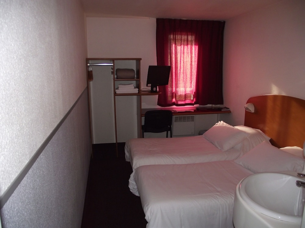 Standard Twin Room, 2 Twin Beds photo 2