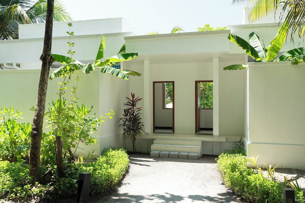 Two Bedroom Deluxe Beach Bungalow photo 2