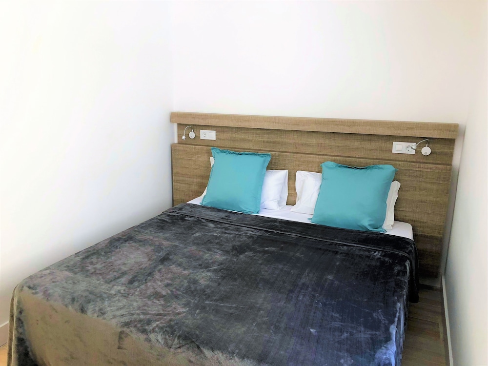 Junior Studio Suite, 1 King Bed With Sofa Bed, Courtyard View