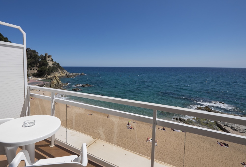 Double or Twin Room, Balcony, Sea View - Photo 9