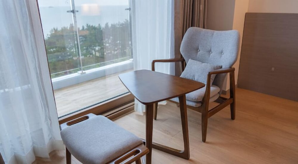 Deluxe Room, Multiple Beds, Non Smoking (Family) - Photo 3