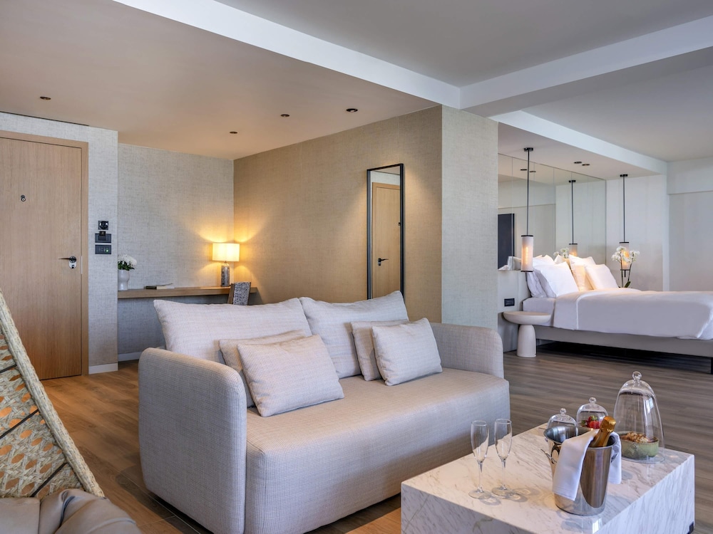 Grand Studio Suite, 1 King Bed (Amazing Escape)