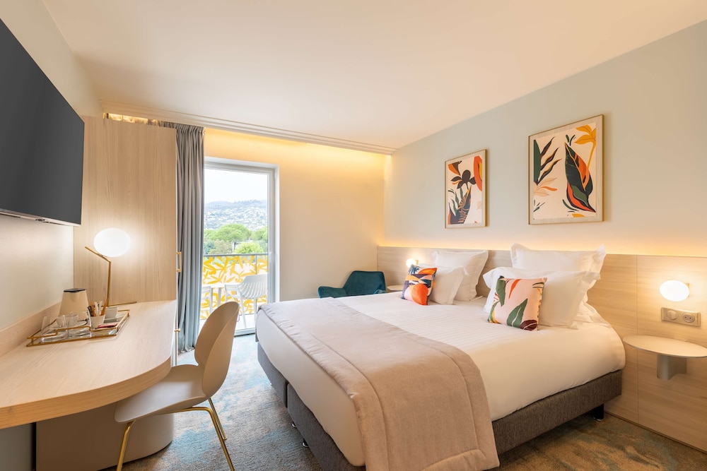 Deluxe Room, 1 King Bed, Non Smoking, Ground Floor (Twin bed on request) - Photo 6