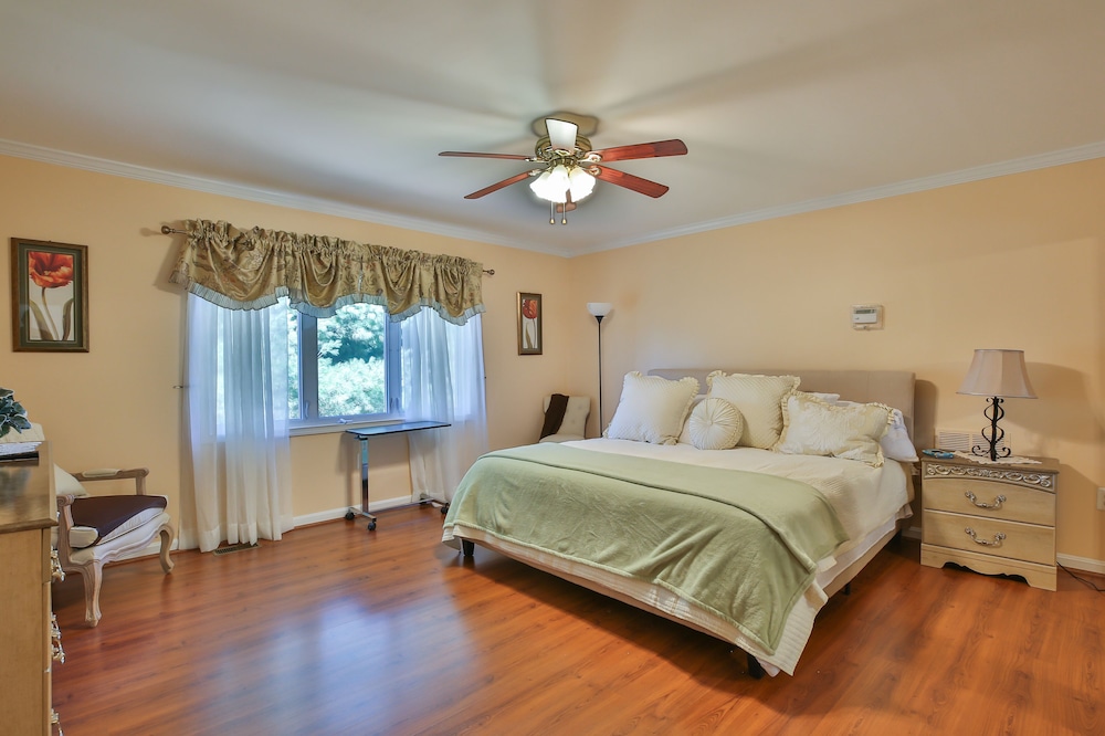 Luxury Quadruple Room, 1 King Bed, Garden View photo 1