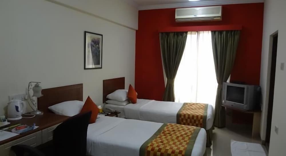 Room - Photo 21