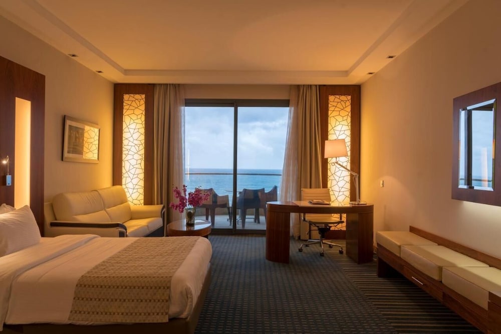 Superior Suite, 2 Bedrooms, Balcony, Pool View photo 3