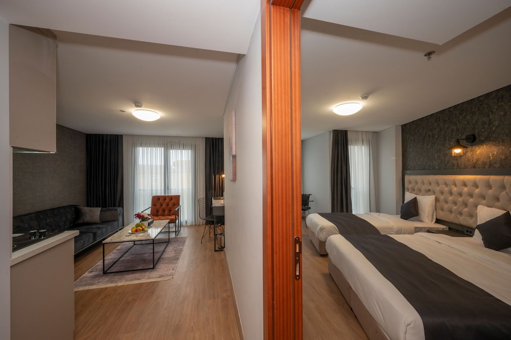 Deluxe Suite, Multiple Beds