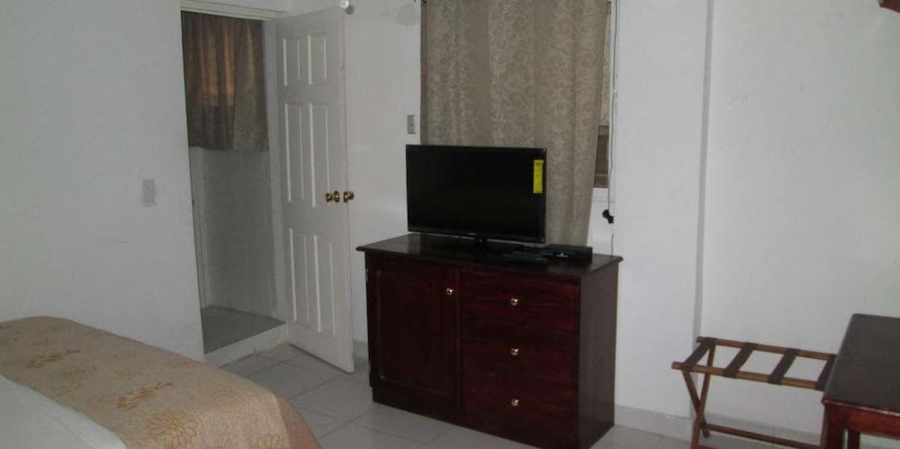 Double Room, 2 Queen Beds photo 3
