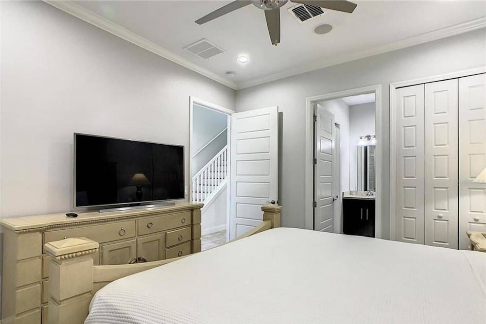 Apartment (518 Festival)