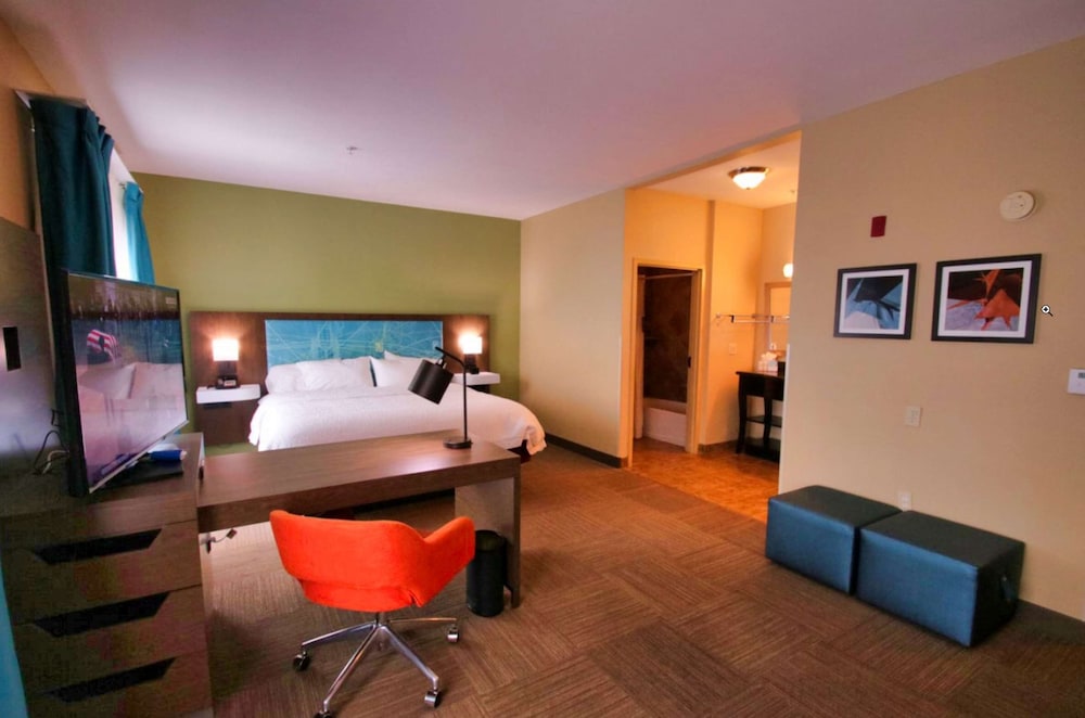 Studio Suite, 1 King Bed with Sofa bed, Non Smoking - Photo 2