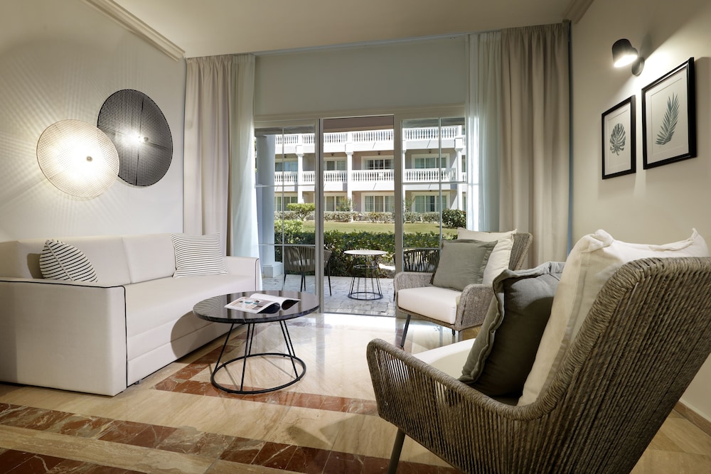 Junior Suite, Ocean View, Poolside