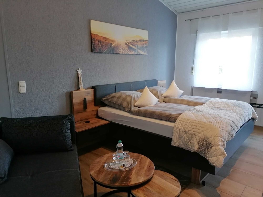 Deluxe Double Room, Private Bathroom, Garden View - Photo 4