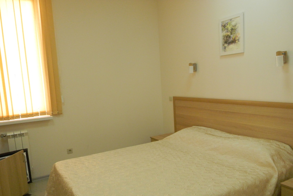 Economy Twin Room photo 3