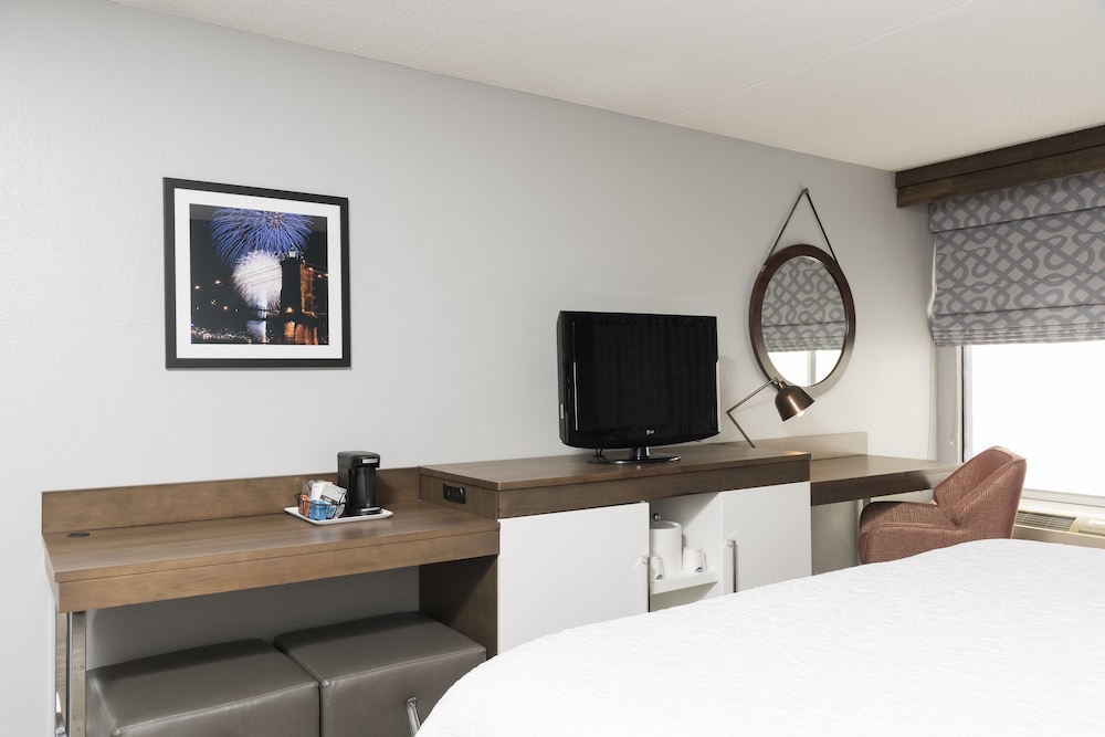 Standard Room, 1 Double Bed, Accessible, Non Smoking - Photo 2