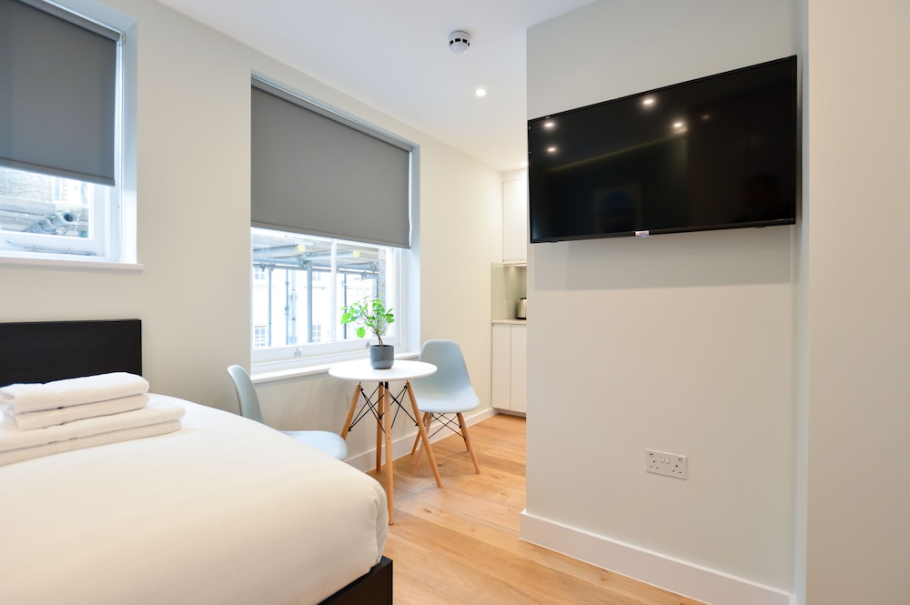 Small Studio Apartment photo 3