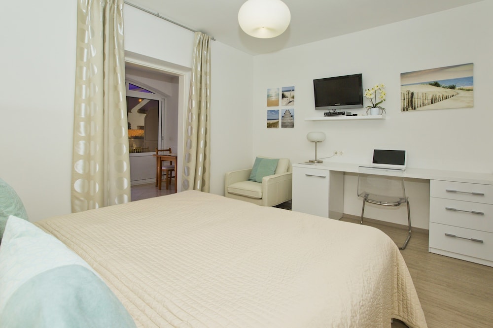 Comfort Apartment, 1 Bedroom, Terrace, City View - Photo 2