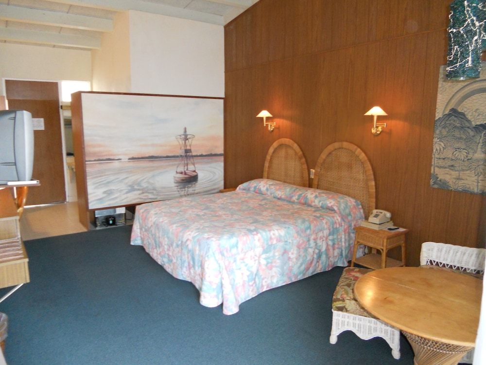 Standard Room, 1 King Bed photo 1