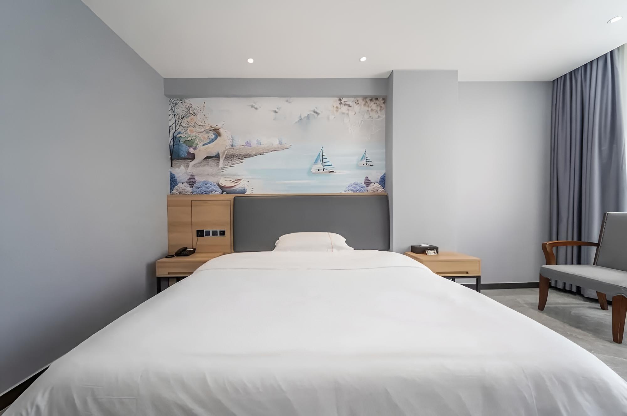Standard Room, 1 Queen Bed photo 3