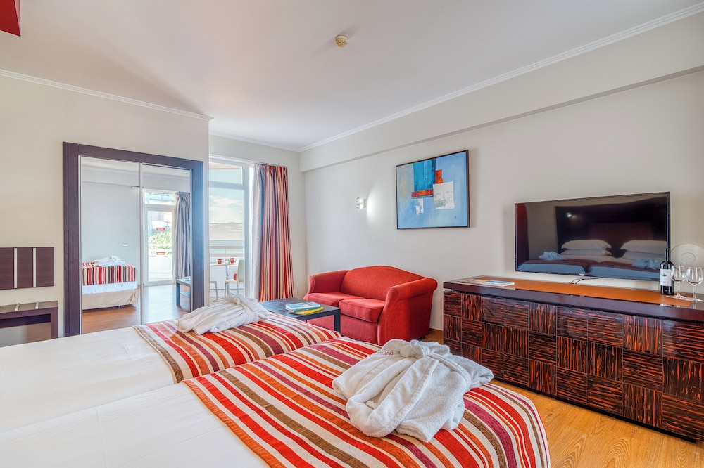Deluxe Triple Room, Sea View - Photo 2
