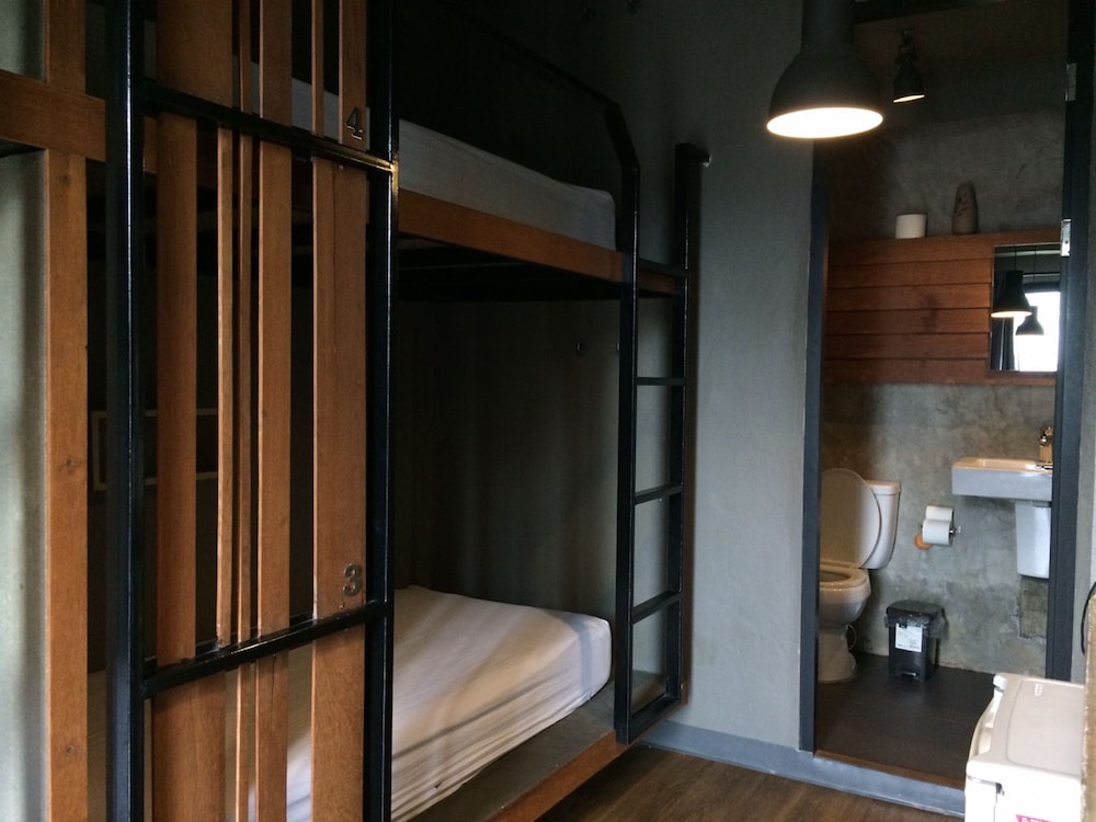 Quadruple Room with Private Bathroom photo 3