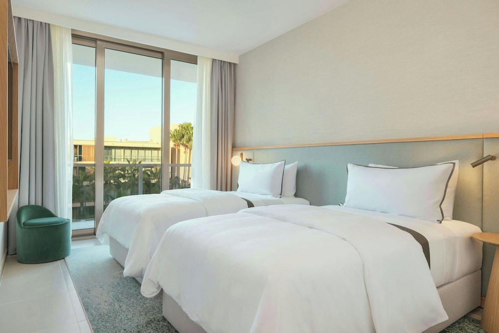 Suite, 3 Bedrooms, Balcony, Resort View - Photo 2