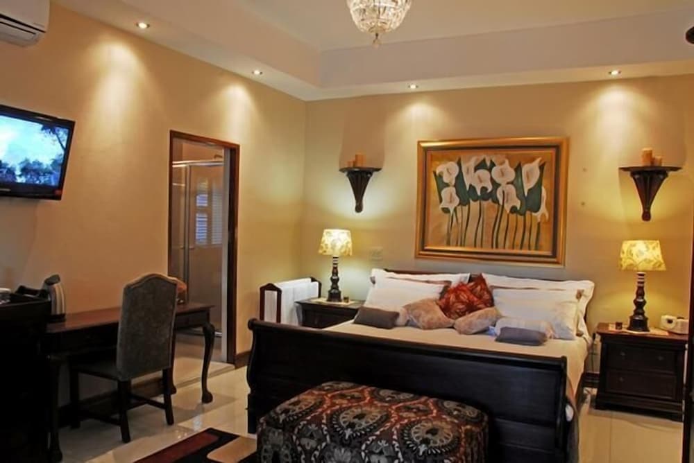 Luxury Suite photo 3