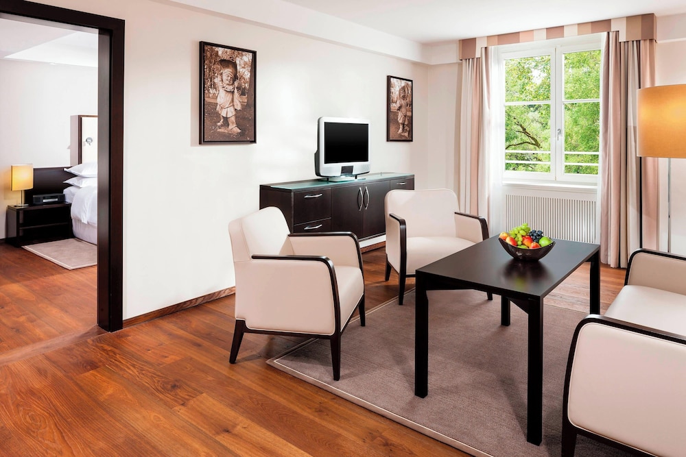 Grand Suite, 1 Bedroom - Photo 1