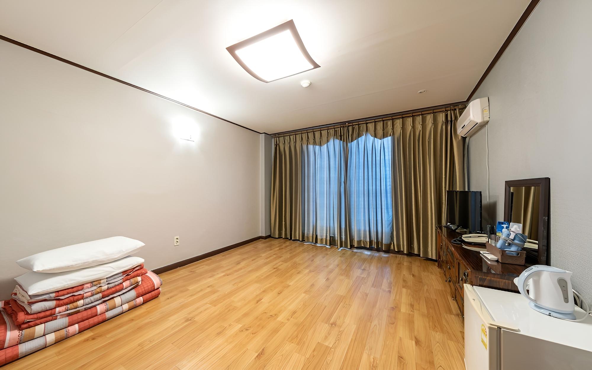 Room (Standard Room(floor heating system)) - Photo 4