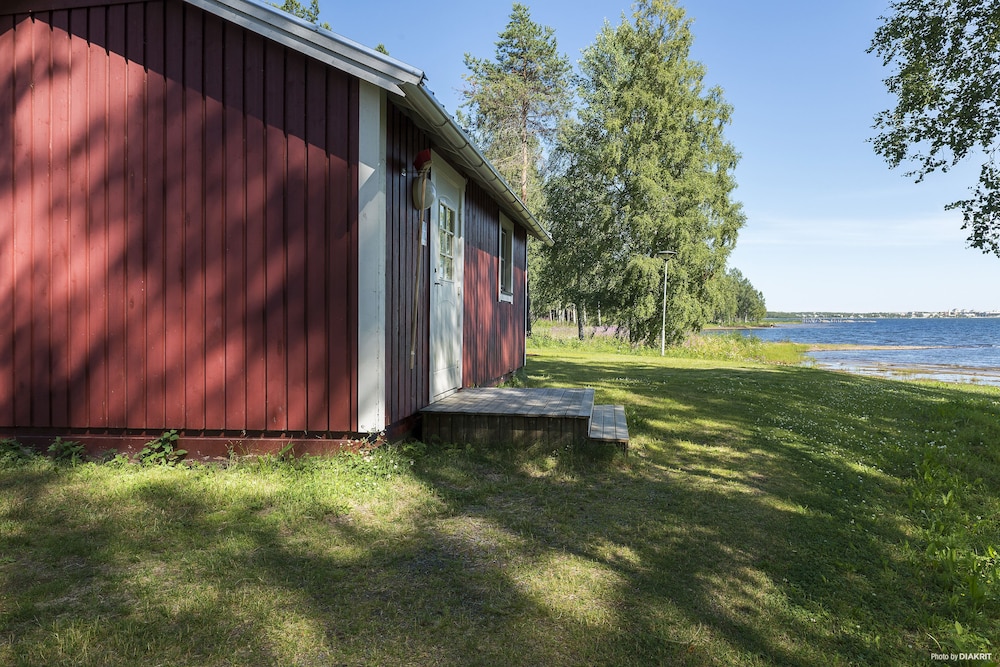 Cabin (Excluding Towels, Sheets, Cleaning) photo 2