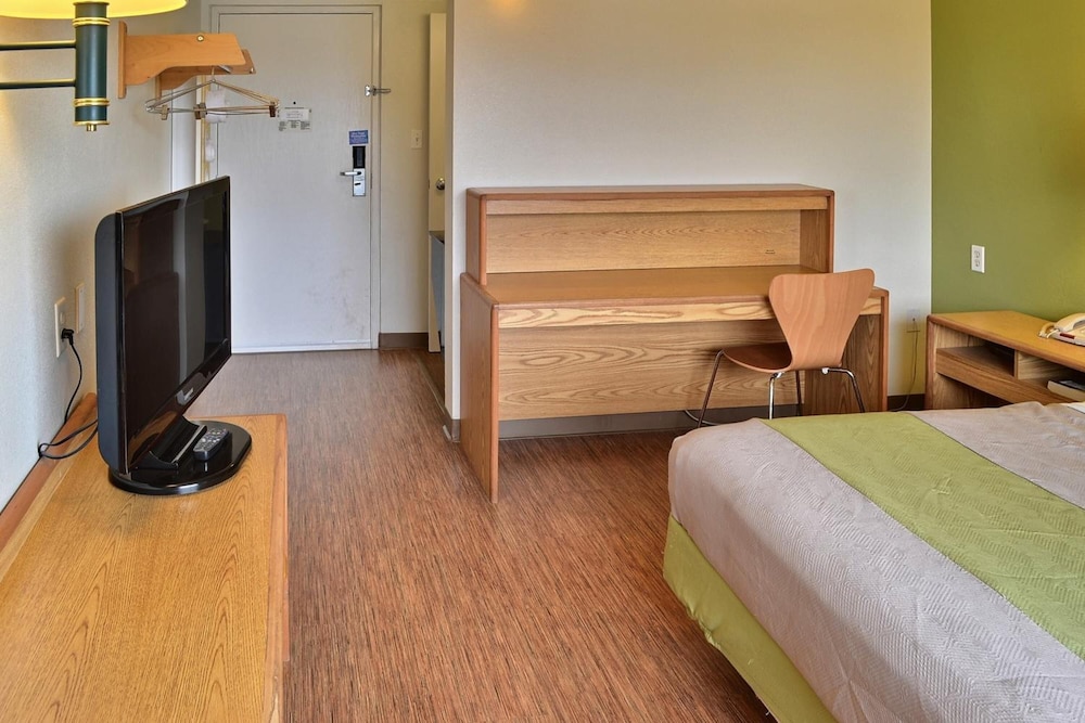 Standard Room, 2 Double Beds, Non Smoking photo 3