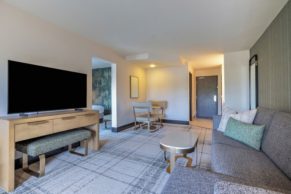 Junior Suite, 1 King Bed - Photo 4