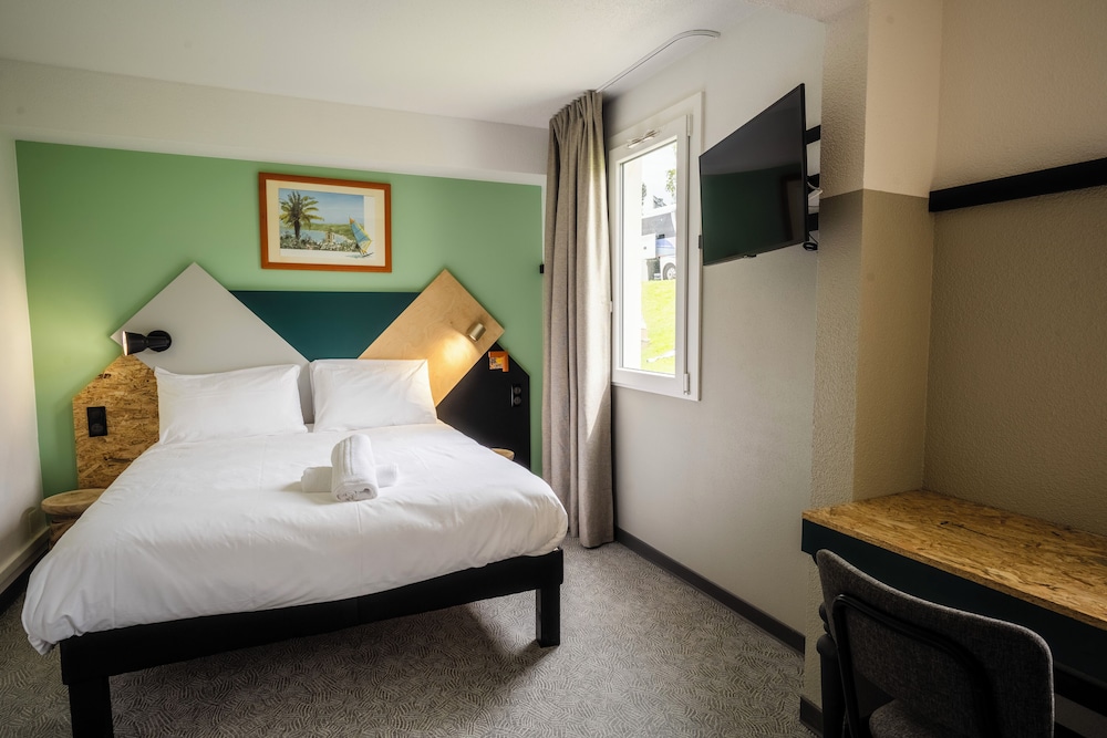 Room, 1 Double Bed with Sofa bed photo 2