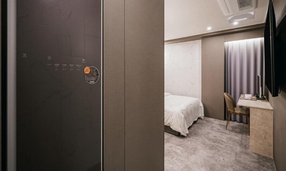Deluxe Double Room - Photo 10