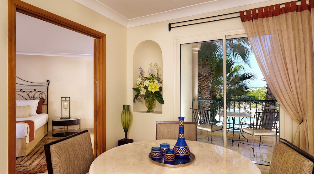 Suite, Pool View - Photo 2